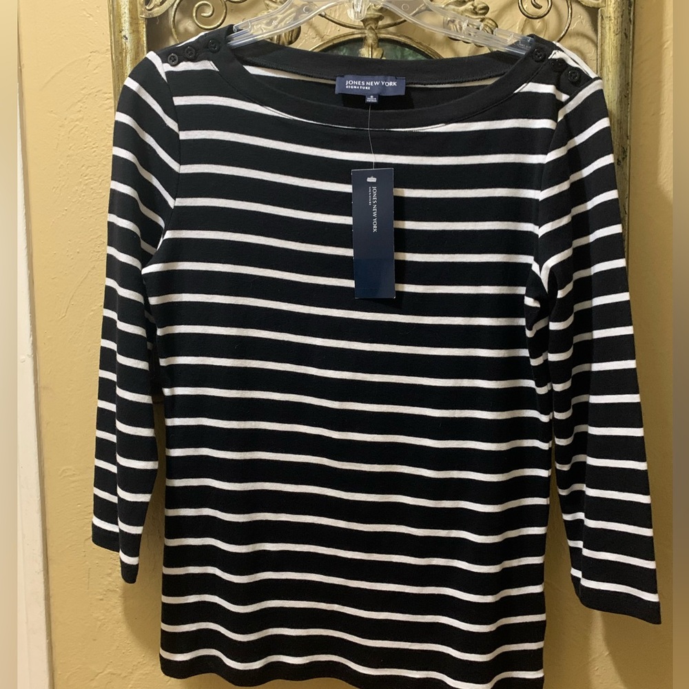 👀Brand New With Tags 👀Jones New York Signature Black & White Top size small
